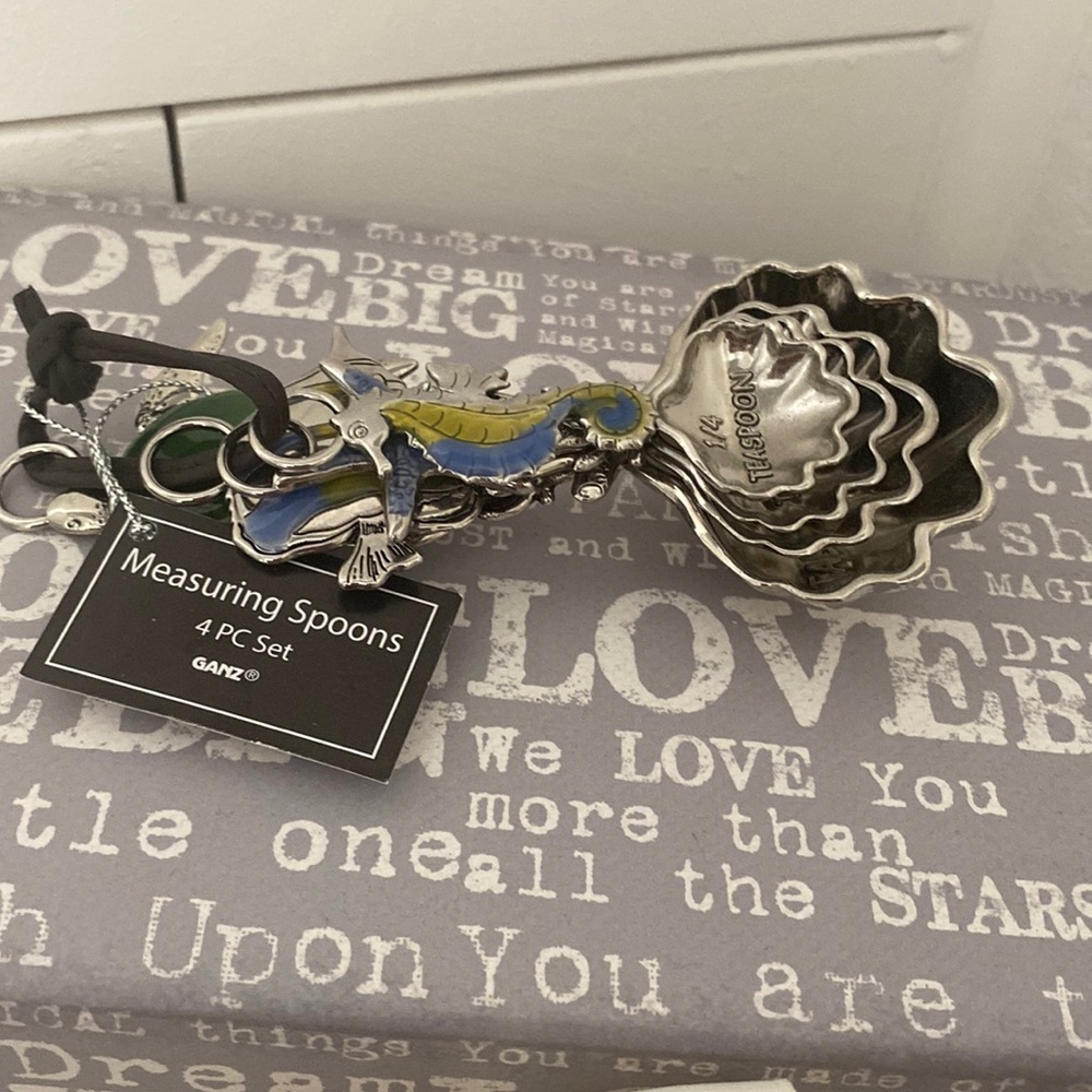 Decorative measuring spoons